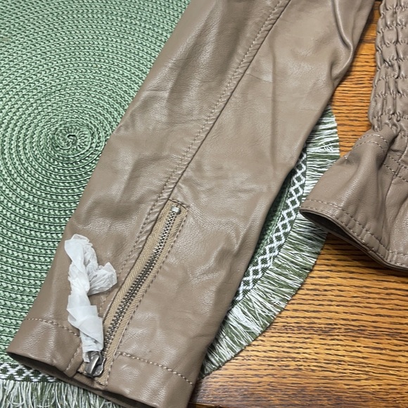 Jacket - Picture 5 of 6